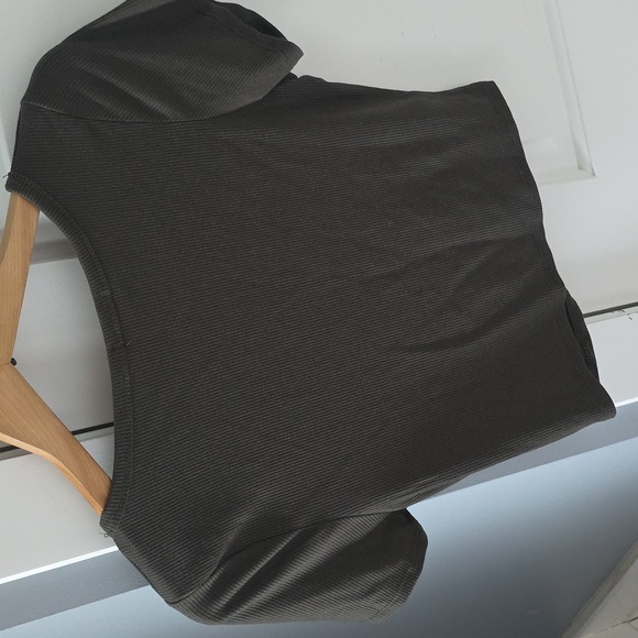 Heart Hips Olive Ribbed Ruched Button-Front Crop Top - Picture 4 of 6